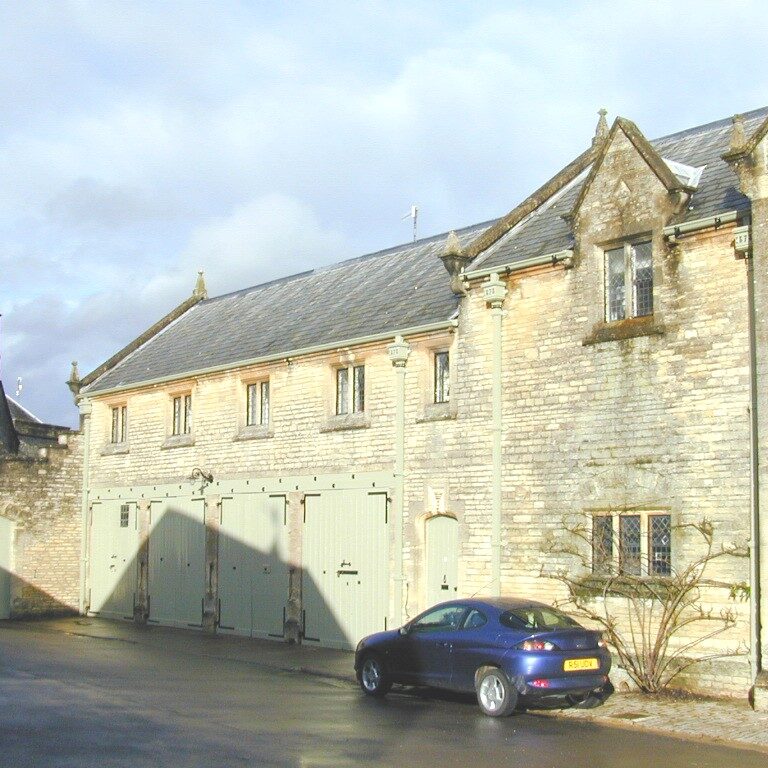 G037 - 3 Stable Flats