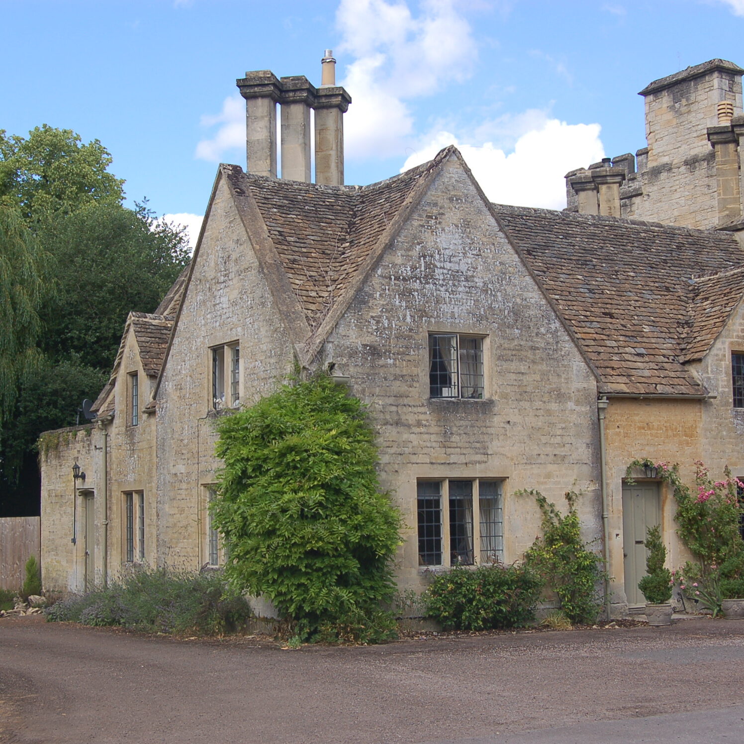 X040 46 Cecily Hill - External