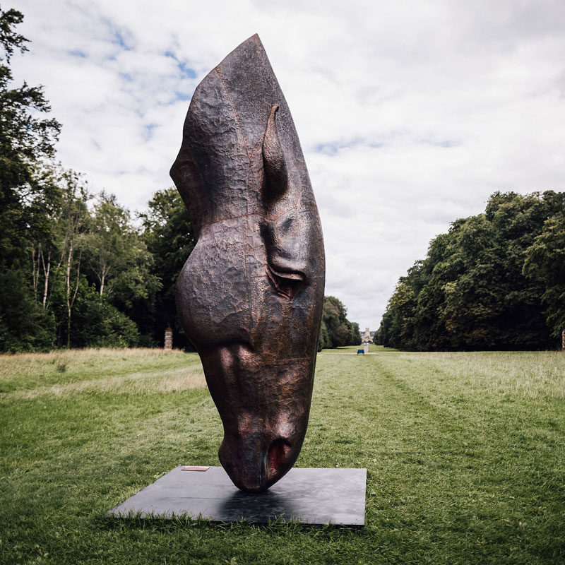the-bathurst-estate-horse-sculpture-landscape